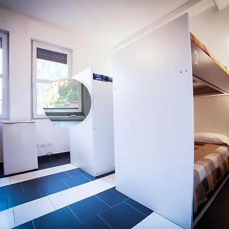 旅馆 New Generation Center